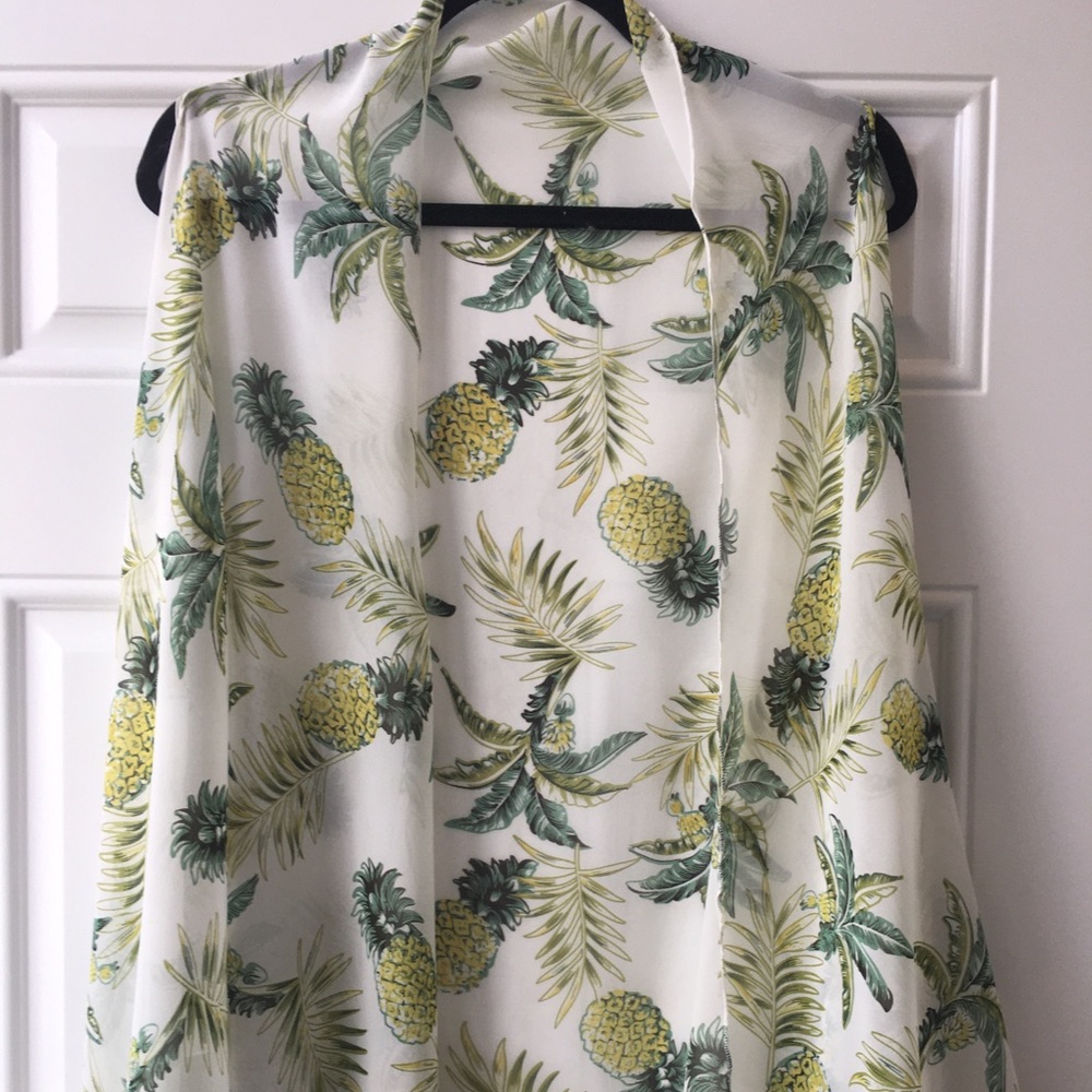 Silky Poncho w/Piniapple Design